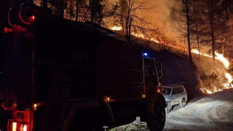 Cantabria tiene 6 incendios forestales activos, con complicaciones en el de San Pedro del Romeral