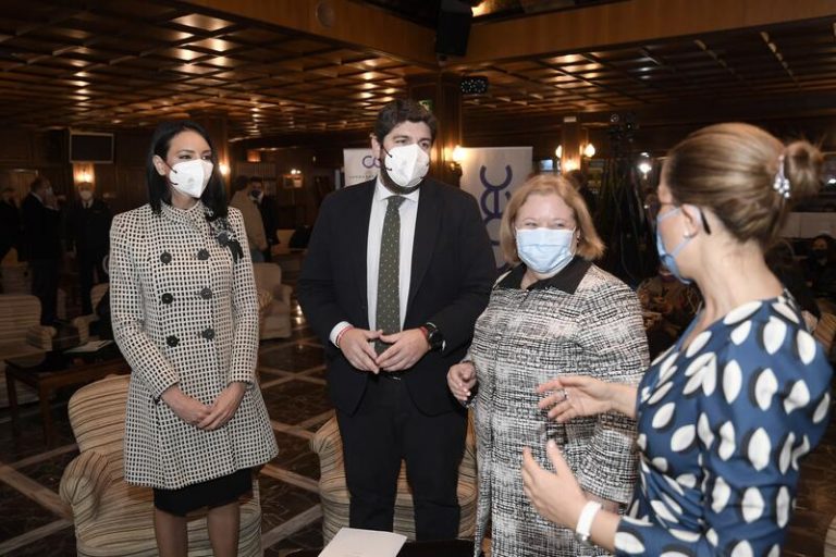 Murcia suprimirá las tasas autonómicas a transportistas, agricultores y ganaderos mientras dure la guerra