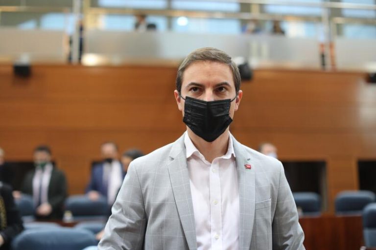 PSOE propone a Ayuso sumar 3,5 céntimos a los 20 del Gobierno de España para rebajar costes en combustibles