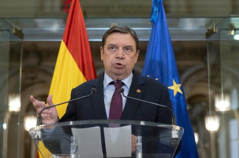 Planas destaca que el paquete de ayudas para el sector agrario permitirá responder al aumento de costes