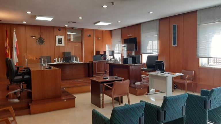 Piden 14 y 11 años de prisión a dos hombres por violar a una mujer en un garaje de Torrelavega