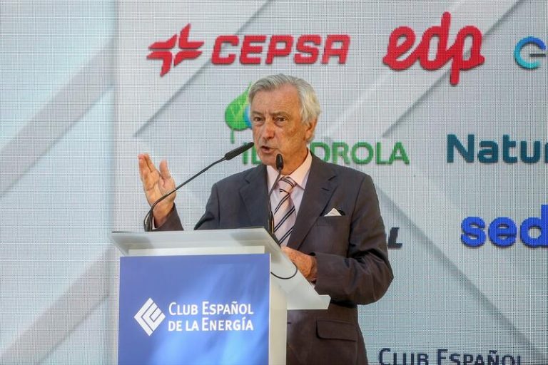 Dezcallar asegura que con el fin de la guerra no acabará el problema que la ha generado