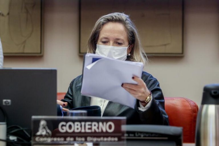 El empleo moderó su impulso a mediados de marzo por la guerra, según Calviño