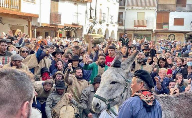 ANPBA impugna formalmente el uso de un burro en el 'Peropalo' de Villanueva como paso previo a un contencioso