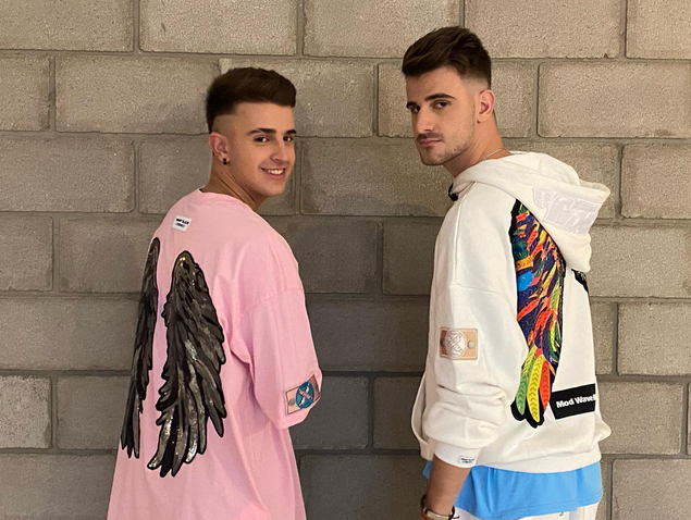 Adexe & Nau  Robleis Escondido