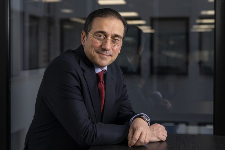 Albares nombra embajador para el COVID al socialista Borja Cabezón