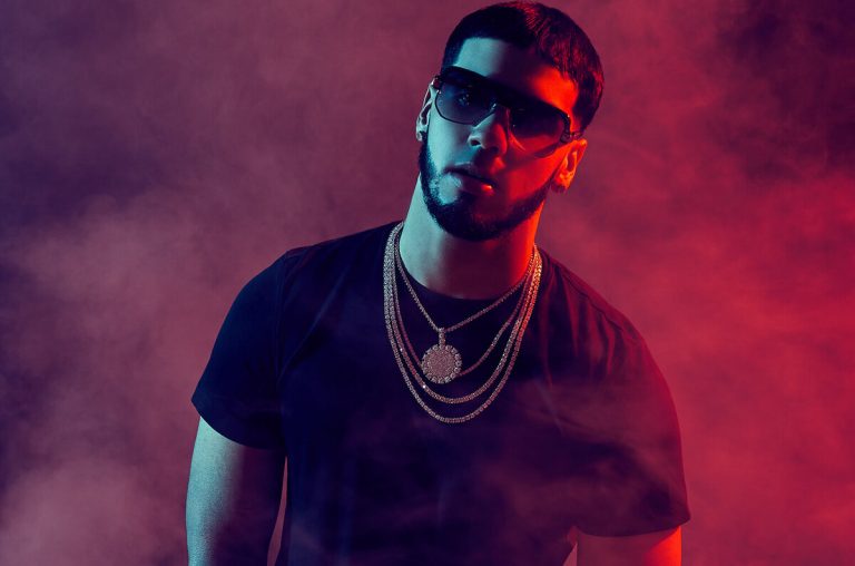 Anuel AA arrasa en España con 'Las más bonitas son p#tas': el hit que debuta en el top 15