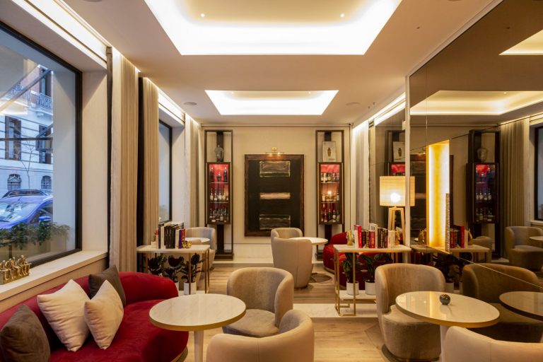 Los nuevos cócteles de Saddle: mezclas ligeras, aromáticas, precisas y de elegantes contrastes