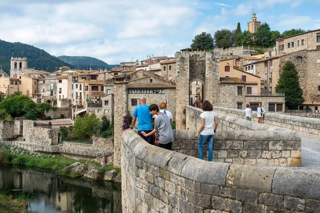Besalú, uno de los pueblos medievales que más se destaca en Cataluña