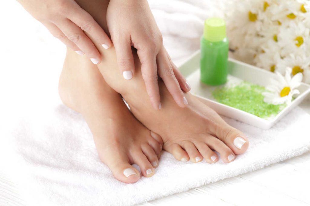 Aceite de árbol de té mata los hongos de los pies