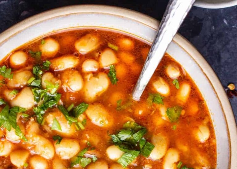 Cómo hacer un potaje de alubias para cuatro personas por menos de 6 euros