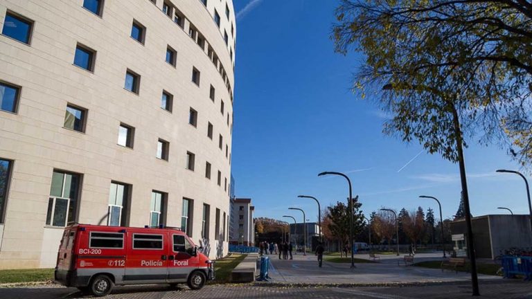 Condenado a 144 días de trabajos comunitarios por maltratar a su mujer y su hijo menor de edad en Pamplona