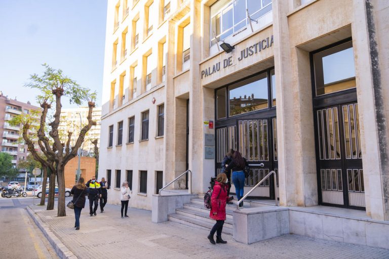 Condenado a 5 años de inhabilitación un exconcejal de Calafell por anular multas