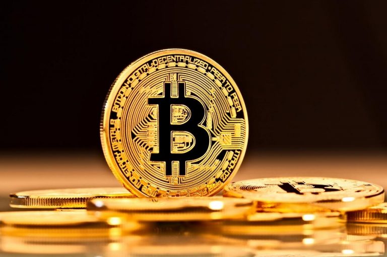 El bitcoin se desinfla después de tocar los 25.000 dólares este lunes