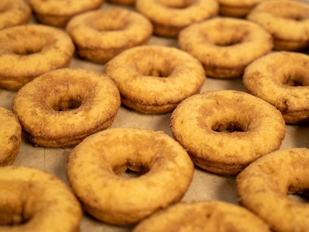 Donuts el dulce pecado que puedes hacer en el microondas en 10 minutos