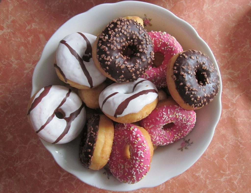 Donuts el dulce pecado que puedes hacer en el microondas en 10 minutos