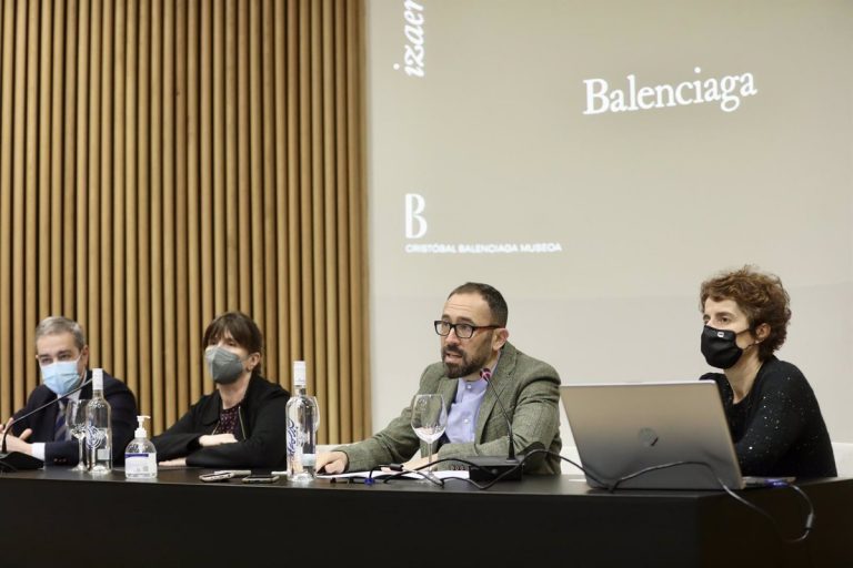 El Museo Balenciaga de Getaria conmemora el 50 aniversario de la muerte del modisto con la muestra 'Carácter'
