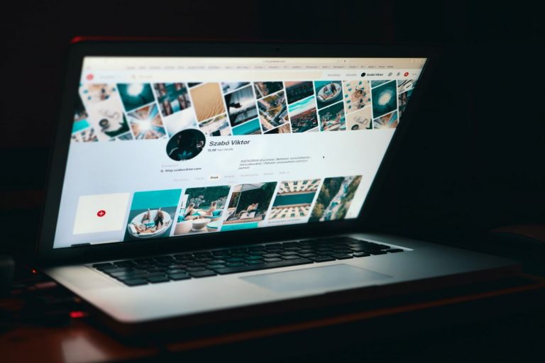 El truco para eliminar fotos duplicadas de un móvil o un ordenador