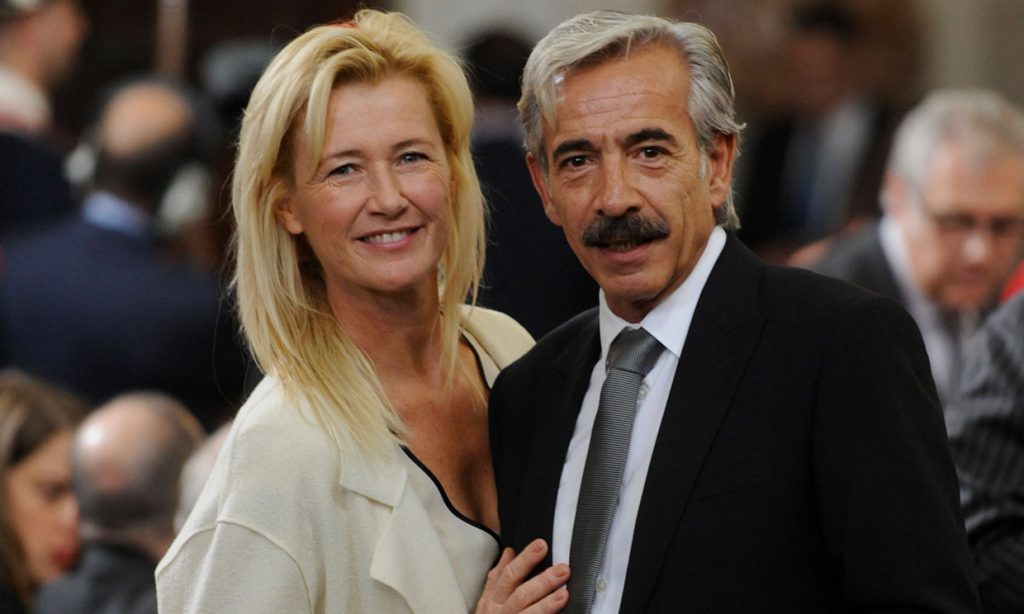 En lugar de madre hubiese sido "prima"