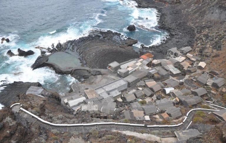 Fallece una mujer al ser arrastrada por una ola en la costa de El Hierro