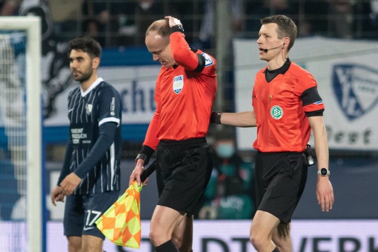 La Federación Alemana de Fútbol investiga la suspensión del Bochum-Gladbach