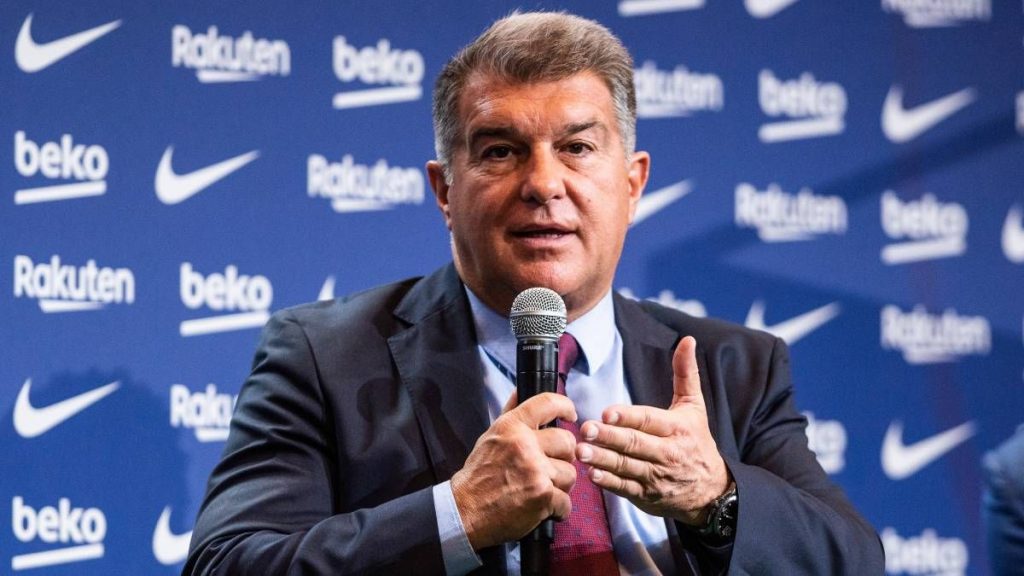 Laporta le ha pedido a Xavi que deje a lo que están respondiendo