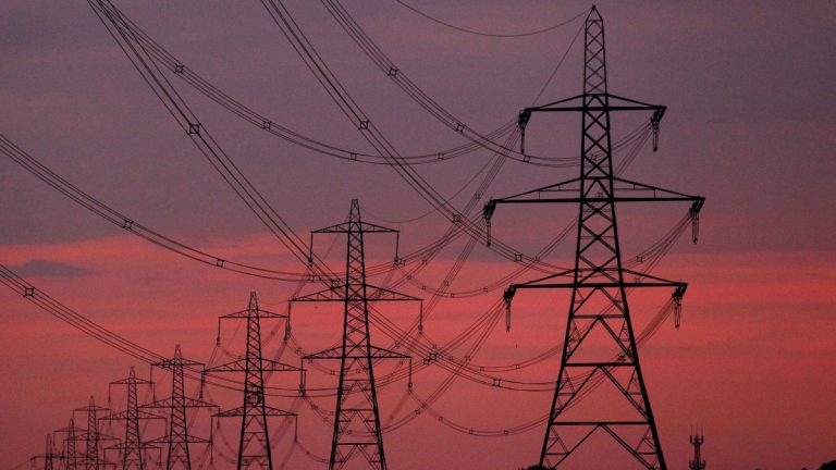 Las eléctricas creen que intervenir el precio del gas evitará el alza de la electricidad y de los precios