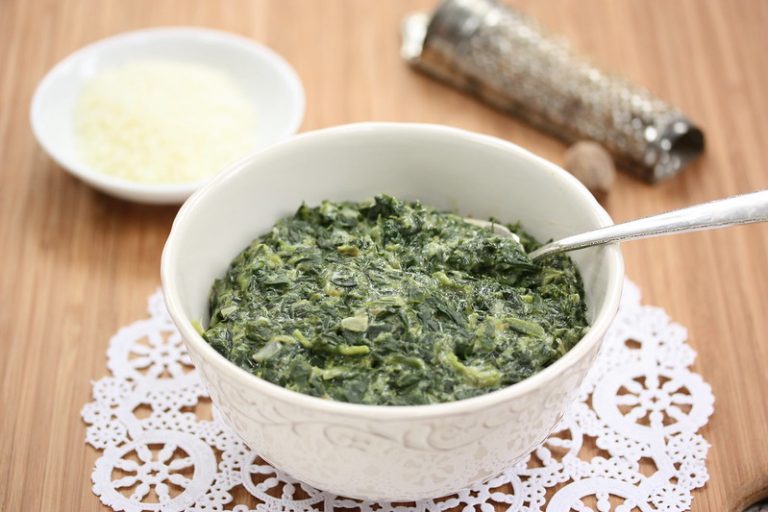 Las espinacas a la crema con huevo que casi se hacen solas