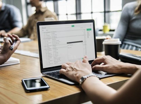 Linkedin-como-hacer-que-tu-perfil-sea-un-iman-para-las-empresas-6 Así es la red de podcasts de Linkedin