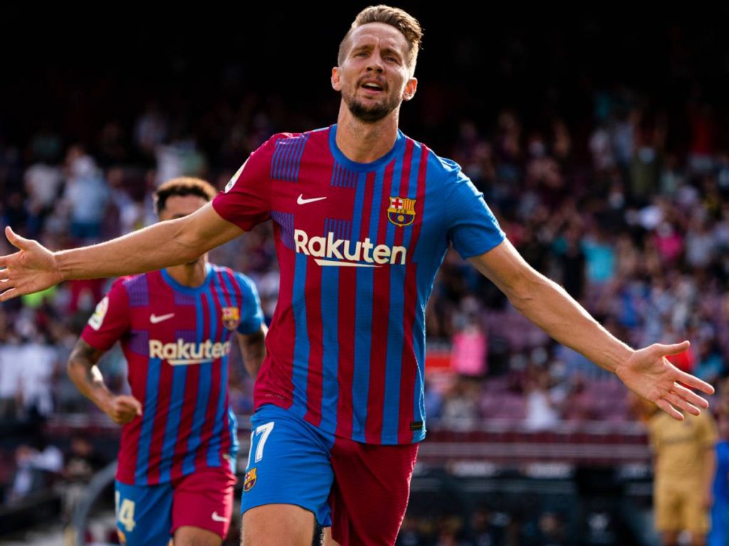 Luuk de Jong busca su hueco en el Camp Nou