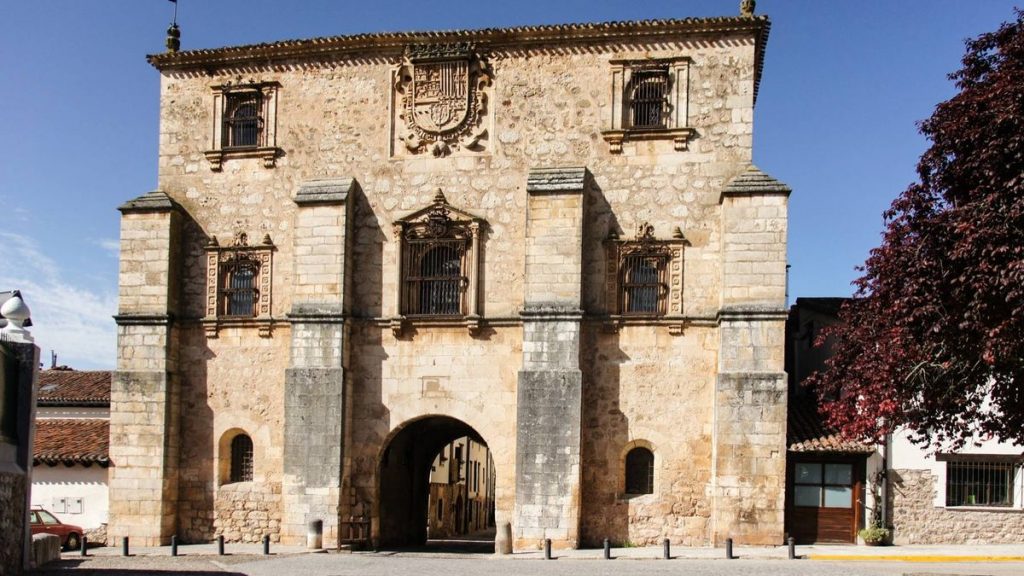 En Burgos se encuentra este pueblo medieval: Covarrubias