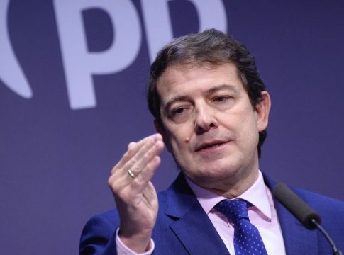 Mañueco reclama a Sánchez por carta una bajada urgente de impuestos sobre la energía