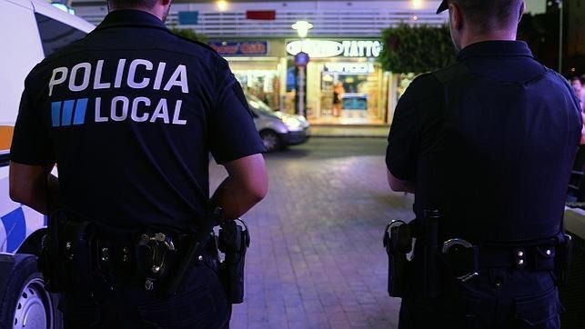 Dos heridos leves tras caerse un arbotante del trono de la Virgen del Gran Poder en Málaga