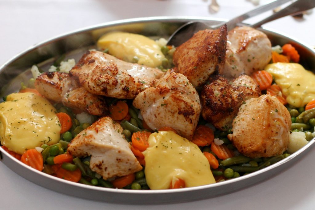 Pollo en papillote: los pasos para hacerlo en el microondas con verduras 88 plato terminado