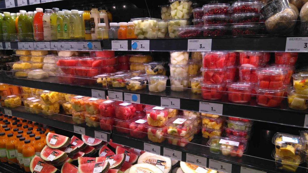 Al manejar frutas se debe ser muy escrupuloso e higiénico