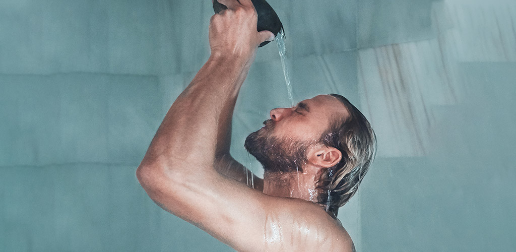 Por qué no debes lavarte con agua caliente la cara
