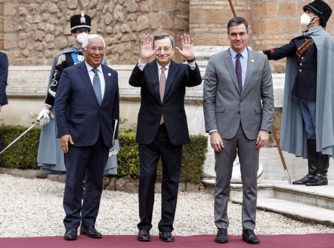 Sánchez y el primer ministro belga coinciden en que el mercado energético no refleja la realidad y piden limitar precios