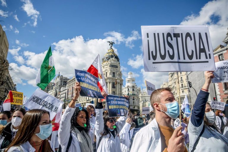 Técnicos Superiores Sanitarios reclaman ante Sanidad que su formación sea universitaria