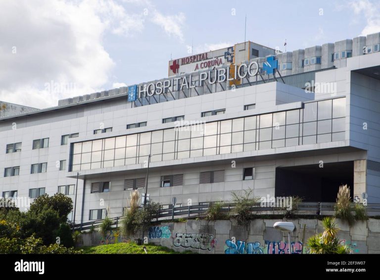 Trasladan al hospital a 2 trabajadores heridos en un accidente laboral en la refinería de A Coruña