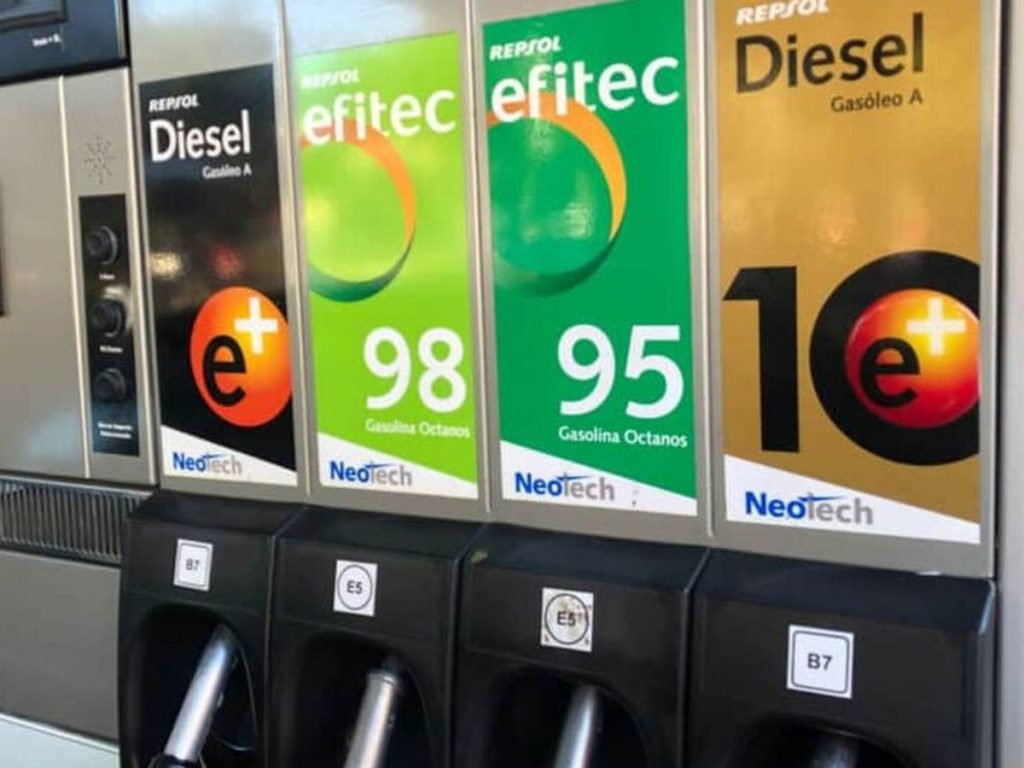 El problema de llenar el depósito de gasolina demasiado rápido 21 ¿Cuánto dinero se gasta en combustible?