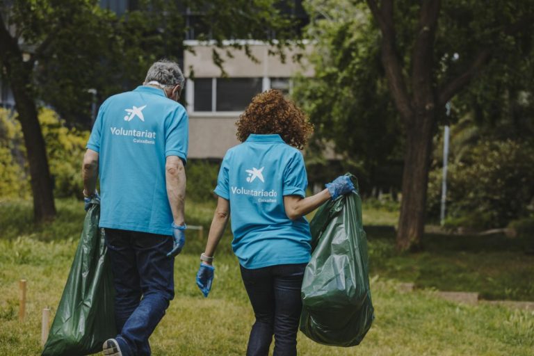 Voluntarios de CaixaBank en Baleares acompañan en la lectura a 140 menores vulnerables
