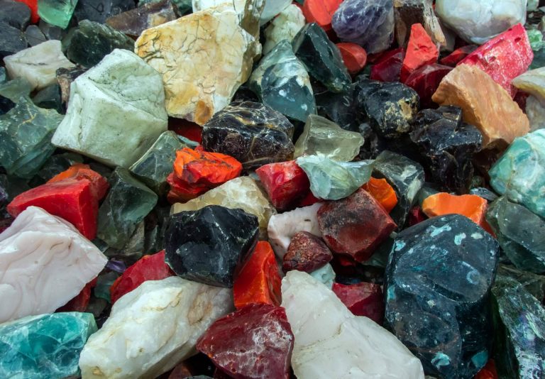 Tierra de Gemas y sus piedras curativas y protectoras