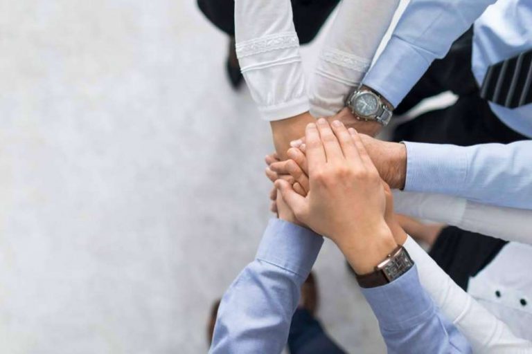 ¿Qué ofrece el servicio de comunicación interbancaria a través de SWIFT?