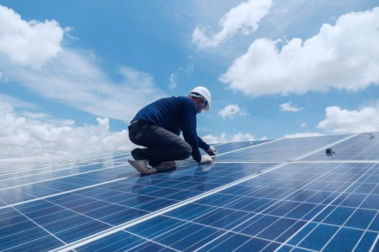 Conocer los beneficios de disponer de una instalación solar en una empresa