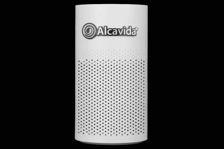 Alcavida ofrece un purificador de aire 3 en 1 que permite la esterilización de bacterias, virus, olores y polvo