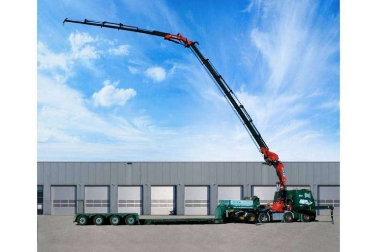 La nueva tractora grúa de Transportes Ángel Velasco y Especializados Anri