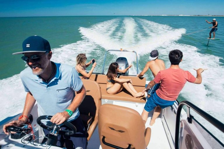 ¿Qué embarcación alquilar sin experiencia?, de la mano de Marina Center en La Manga del Mar Menor