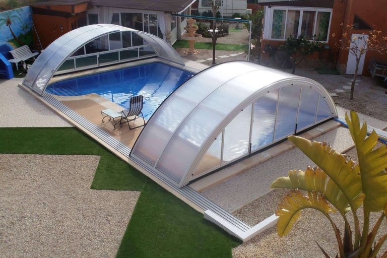 Las ventajas de contar con una cubierta de piscina baja con carril como las del modelo Segóbriga, por COVERTTO
