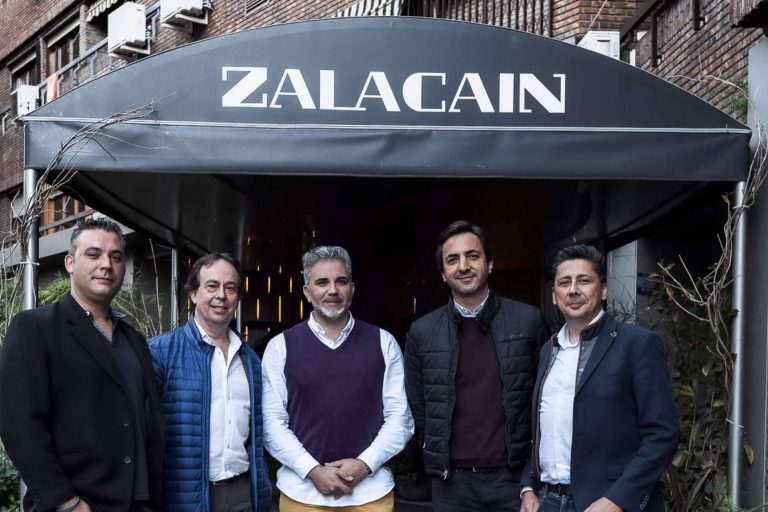 Las enseñas Gambrinus, Cruz Blanca y Oficial Irish Pub ya pueden ofrecer toda la línea de Kachopo King