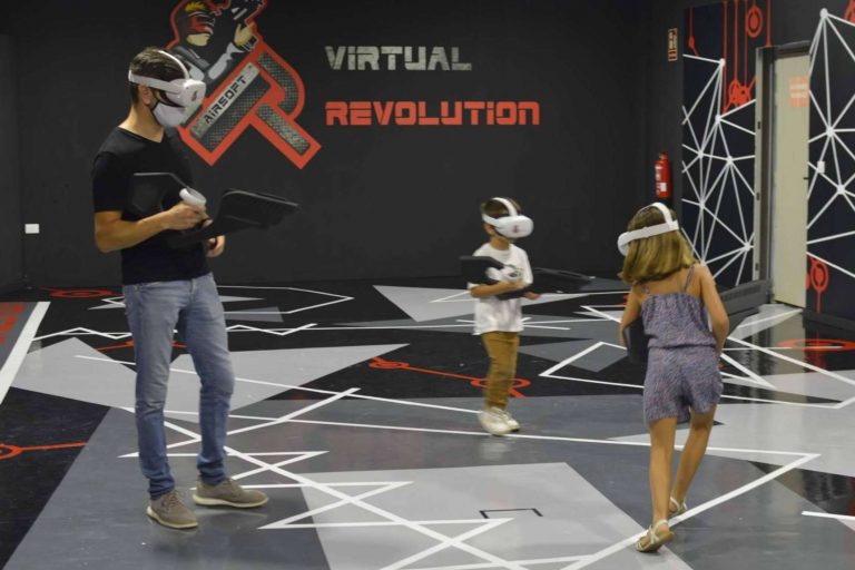Juegos de realidad virtual para toda la familia en VR Airsoft, VR kids